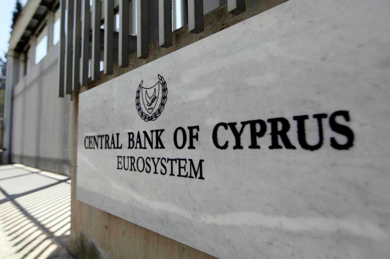 Банки Кипра закрывают счета граждан РФ и оффшоры