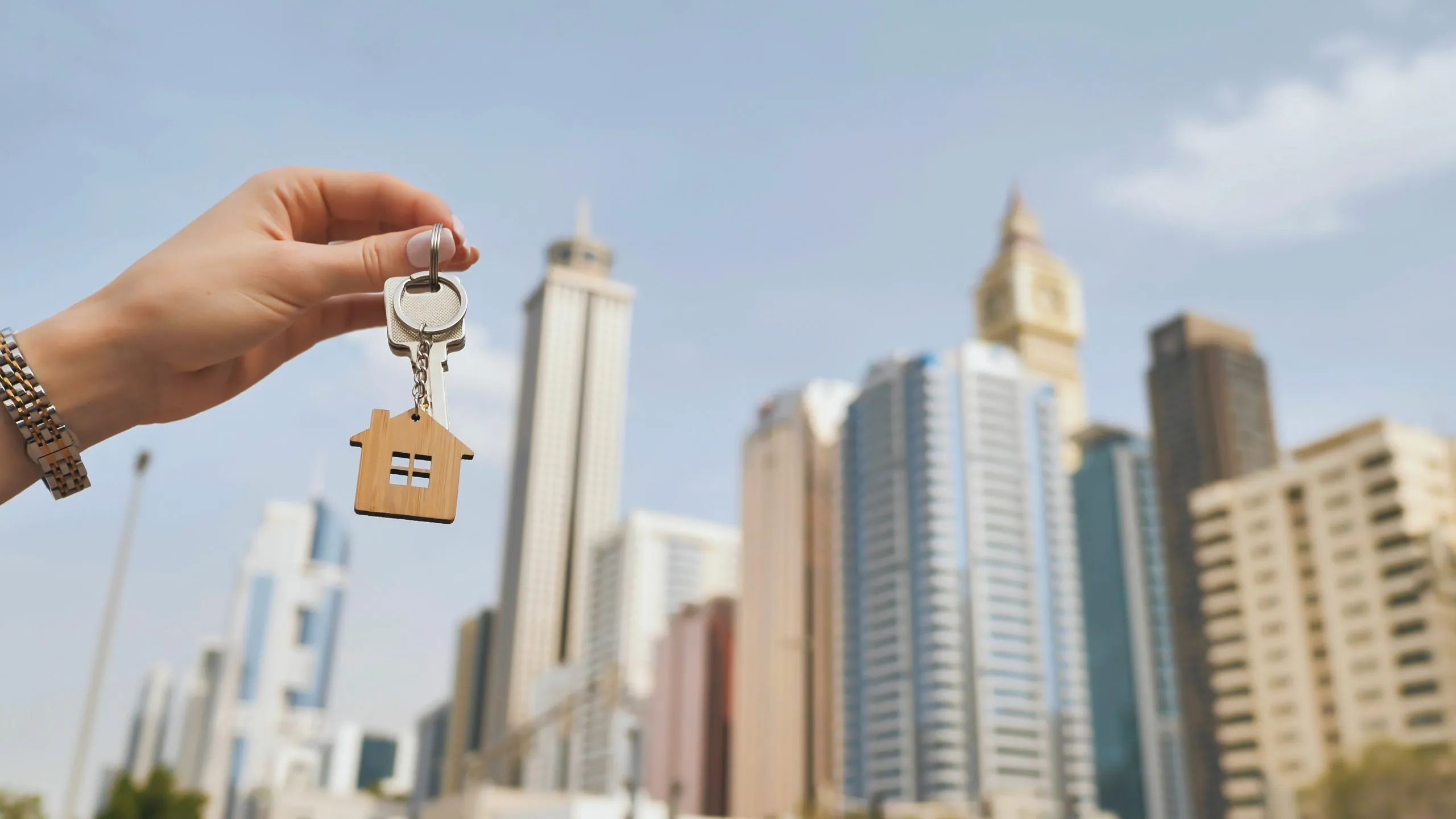 What are the benefits of buying real estate in the UAE?